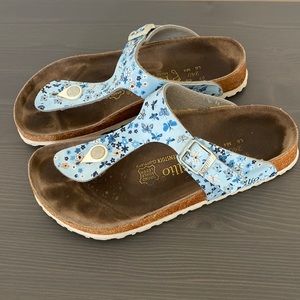 Papillio Birkenstock Gizeh In Blue Floral